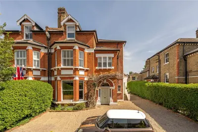 Earlsfield Road, London, SW18