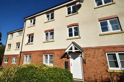 Farrier Close, Pity Me, DH1