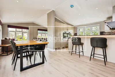Portsmouth Road, Thursley, GU8