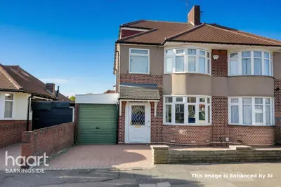 Strafford Avenue, Clayhall, IG5