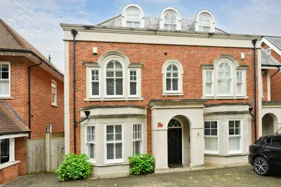 Oatlands Chase, Weybridge, Surrey, KT13 9RS