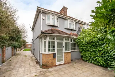 6 Oxford Avenue, Hounslow
