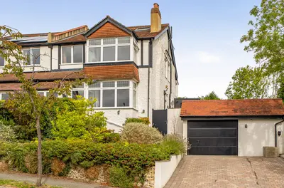 Bramley Avenue, Coulsdon CR5 2DP