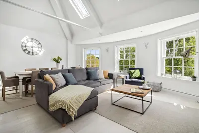 Latchmere Close, Richmond, TW10