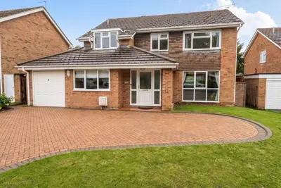 GENEROUSLY PROPORTIONED NEWMARKET HOME