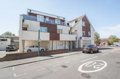 Stonecot Hill, Sutton SM3 9HJ