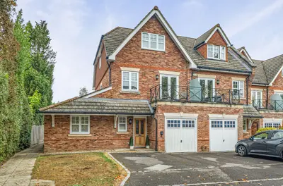 Broomfield, Binfield, Bracknell, Berkshire, RG42 4AQ