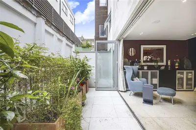 Crabtree Place, Fitzrovia, London, W1T 2AT