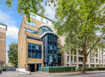 Chiswick High Road, Chiswick, W4