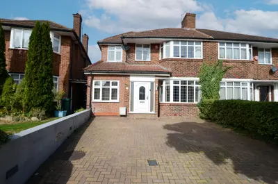 Bullescroft Road, Edgware, HA8