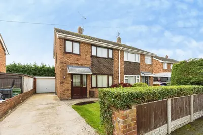 Ffordd Madoc, Llay, LL12