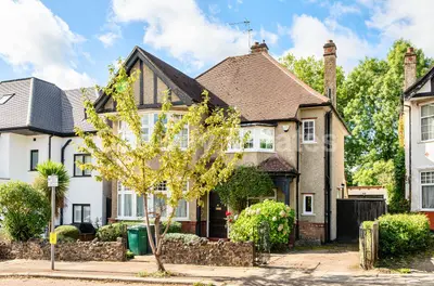 Lawrence Court, Mill Hill, NW7, London