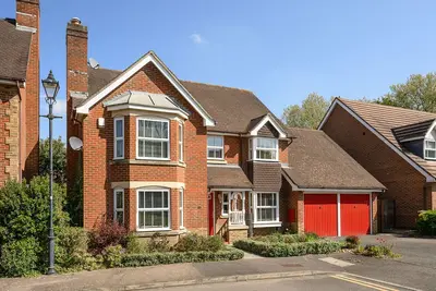 Lawson Walk, Carshalton Beeches, SM5 4HE