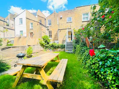 London, N16
