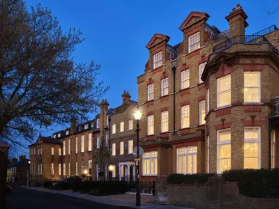 Richmond Square, Kew Foot Road, Richmond, Surrey, TW9 2TE