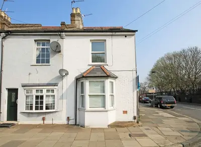Kneller Road, TW2