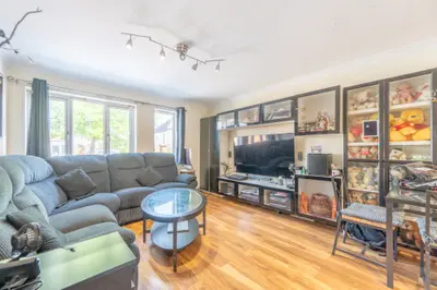 35 Lily Gardens, Wembley