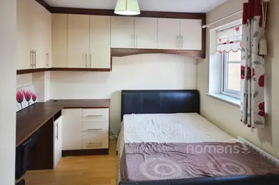Earls Lane, Slough, SL1