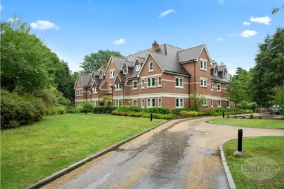 Portsmouth Road, Esher, KT10
