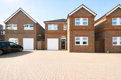 Hammondstreet Road, West Cheshunt EN7 6PH