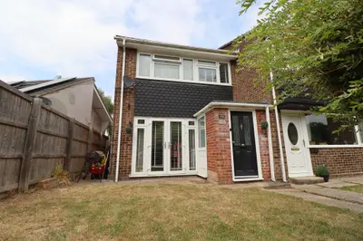 Arterial Road, Eastwood, Leigh-on-Sea, Essex, SS9 4DZ