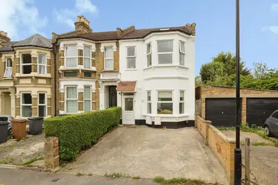 Kings Road, London, E11