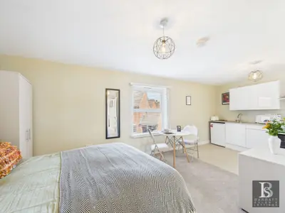 Stinsford Crescent, Swindon, SN25