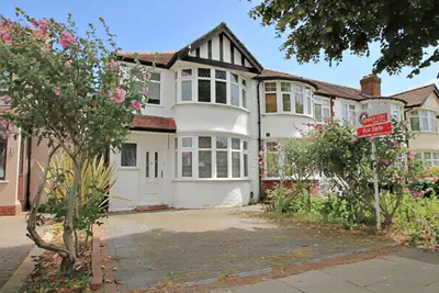 Thames Avenue, Perivale, UB6
