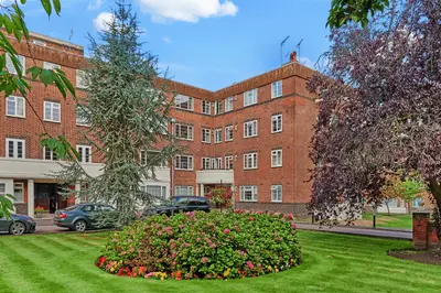 Sheen Court, Richmond, TW10