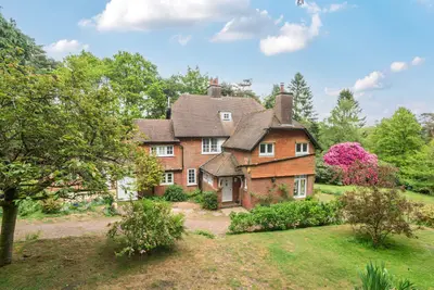 Hindhead Road, Hindhead, Surrey, GU26 6AY