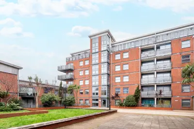 Flat 24, Butterfield House, Berber Parade, London