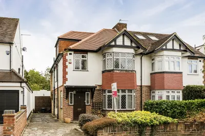 Conway Gardens, Enfield, EN2