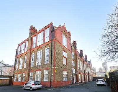 School Mews, Wapping, E1
