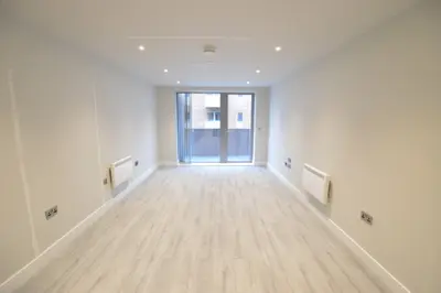 Petersfield Avenue, Slough, SL2
