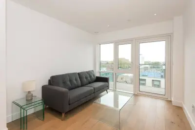Longfield Avenue, Ealing, W5