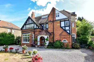 Ducks Hill Road, Northwood, Greater London, HA6 2NW