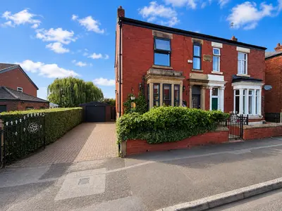 Cheetham Hill Road, Dukinfield, SK16 5JY
