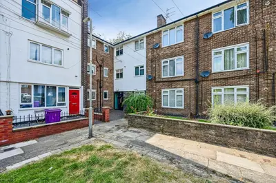 Ivy Avenue, Liverpool, L19