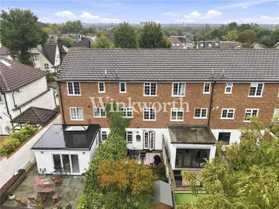 Hoppers Road, London, N21