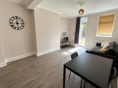 Alfred Road, London, W3
