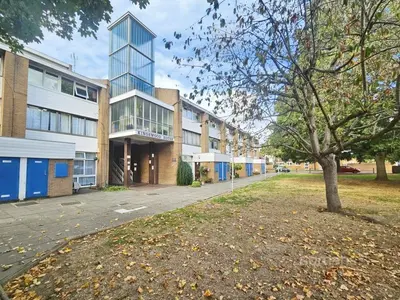 Farnham Road, Slough, SL2