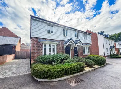 Gracelands Drive, Bexhill-On-Sea, East Sussex, TN39 4FZ