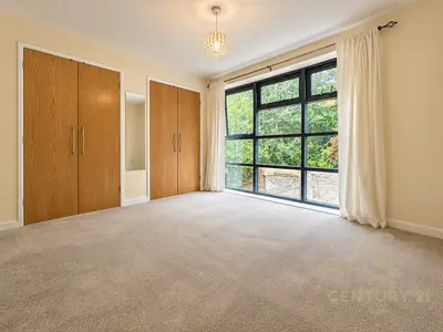 Roehampton Vale, London, SW15