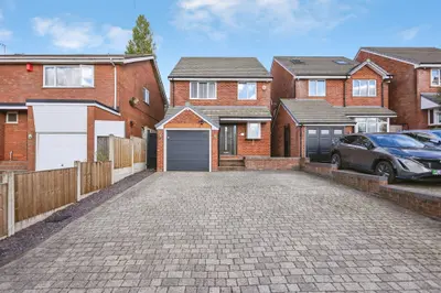 Dudley Road, Rowley Regis, B65