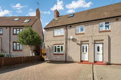Plum Garth, Brentford, TW8