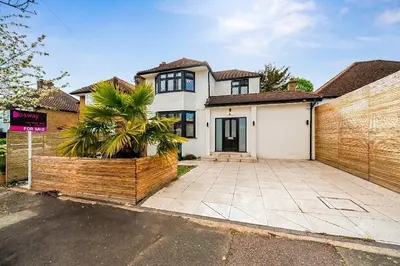 Featherstone Road, Mill Hill, NW7, London