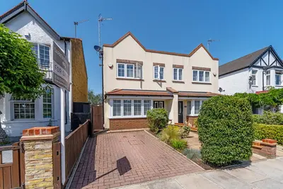 Kneller Road, Twickenham, TW2