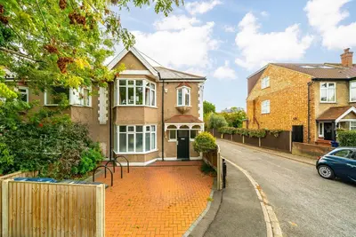 Cuckoo Lane, W7