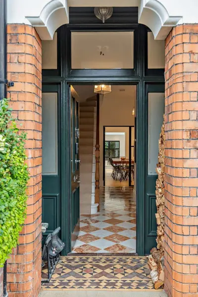 Frances Road, Windsor, Berkshire, SL4 3AG