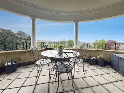 Bathwick Hill, Bath, BA2 6EN